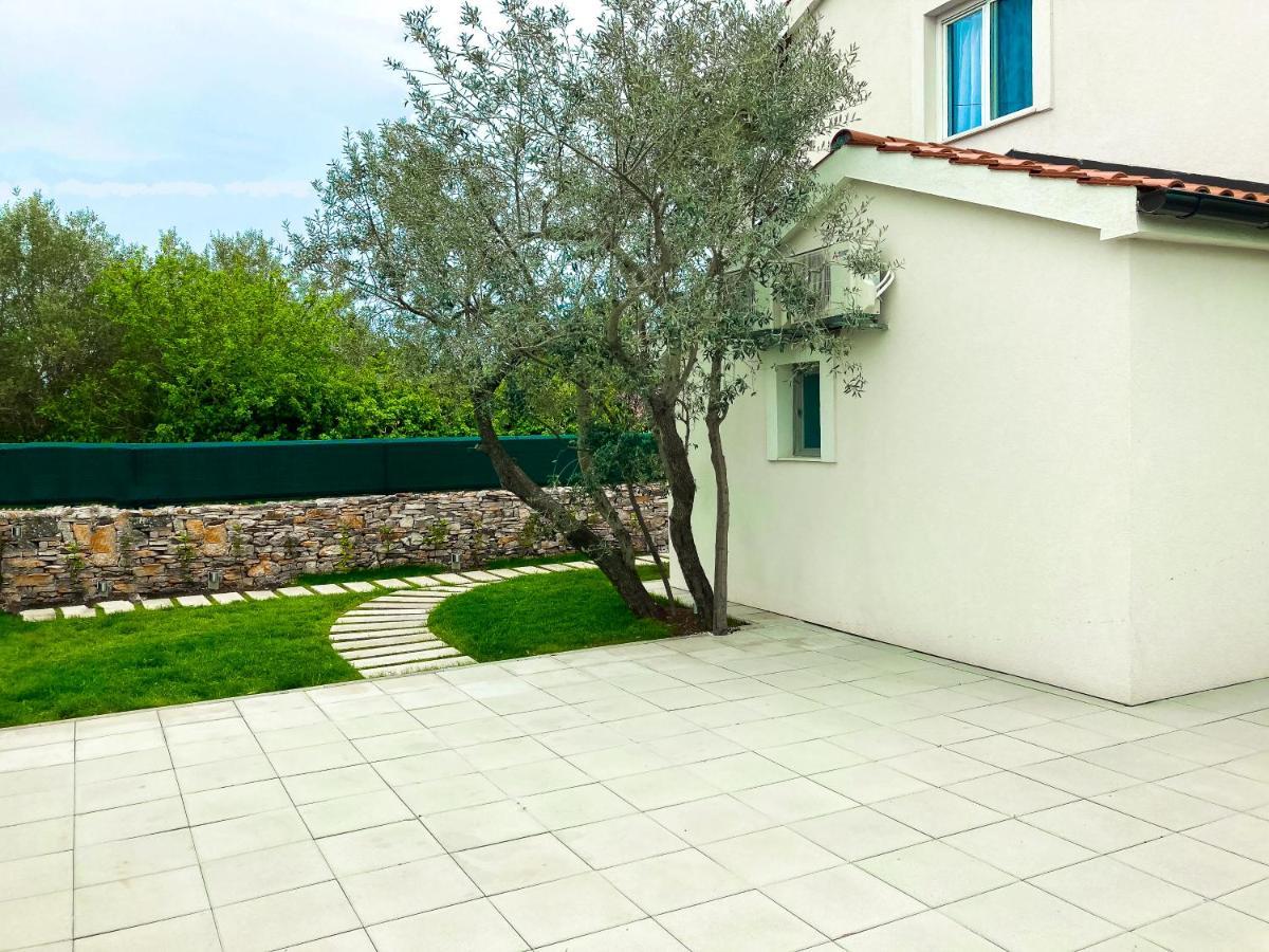Holiday Home Liberta Krnica Esterno foto