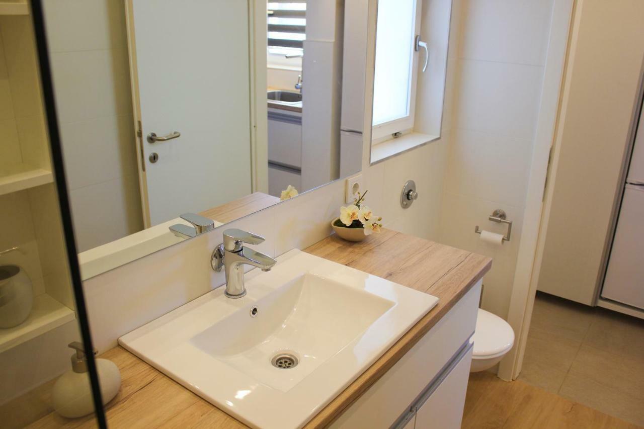 Holiday Home Liberta Krnica Esterno foto