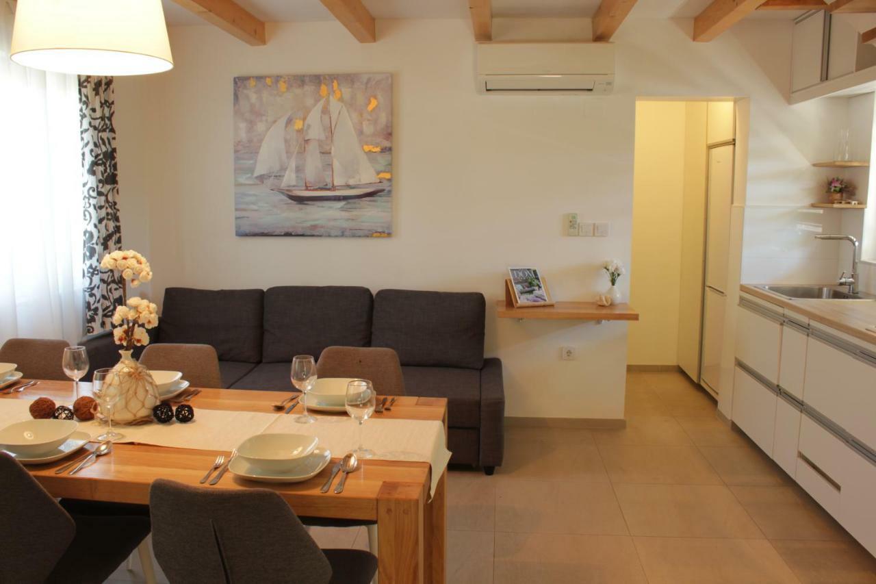 Holiday Home Liberta Krnica Esterno foto